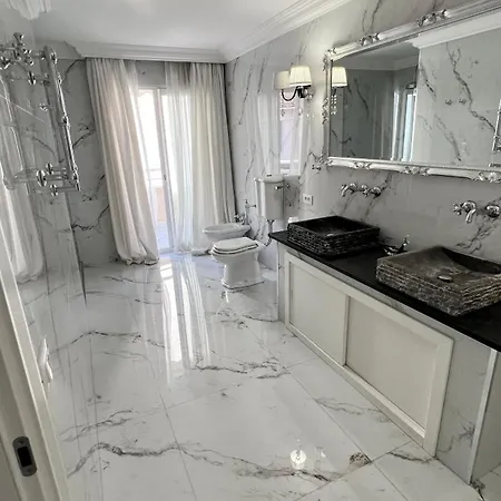 Sea View Penthouse, Monaco Border, Private Parking *