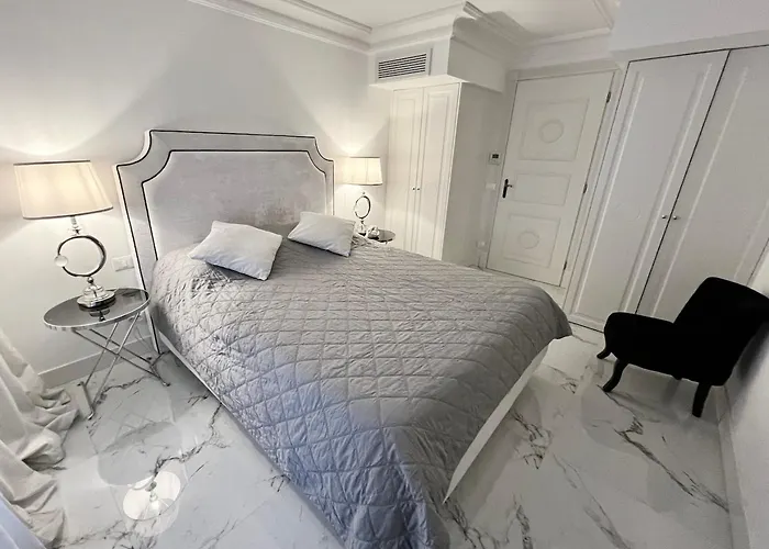 Sea View Penthouse, Monaco Border, Private Parking